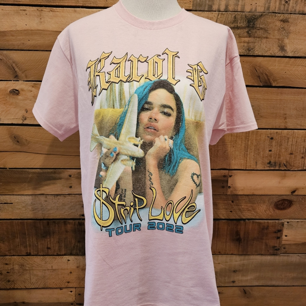 NWOT Karol G "Strip Love Tour 2022" t-shirt pink Size L